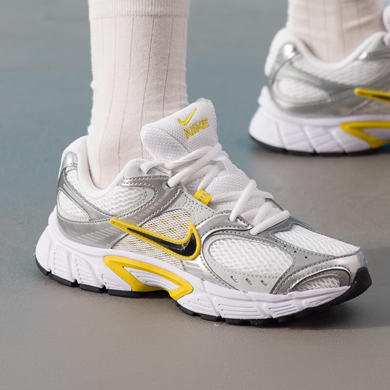 Nike Women's V5 RNR Series Casual Shoes