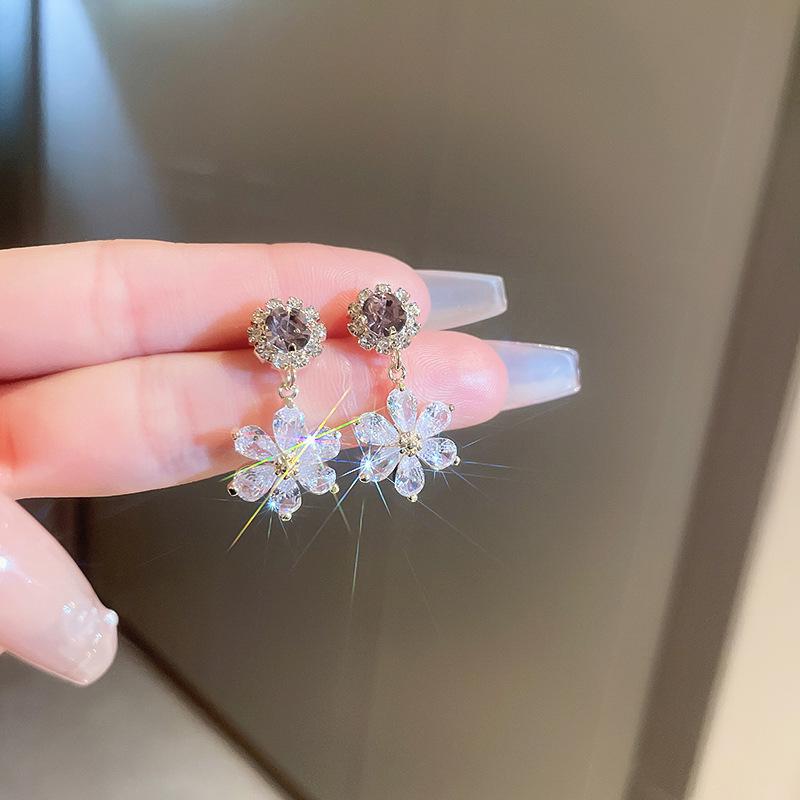 

Изысканные серьги-цветы Серебряные иглы с бриллиантами