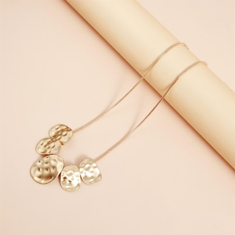 Unconventional Textured Alloy Pendant Necklace Unique Shape Everyday Wear Jewelry For Styles Enthusiasts