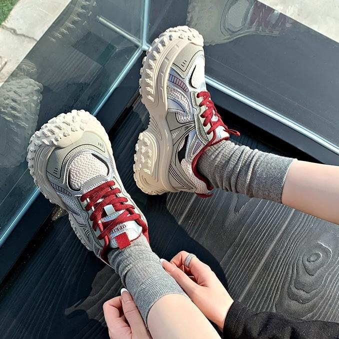 2025 spring new thick-soled heightened lightweight dad shoes women's small and versatile casual sports shoes are popular