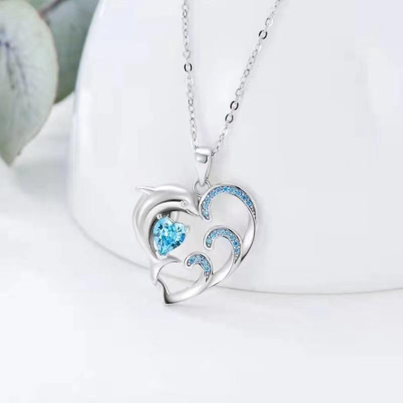 Korean Version of Fashionable Women's Love Dolphin Diamond Necklace, Korean Version of Cute Peach Heart Collarbone Chain