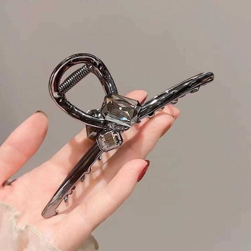 1pc Black temperament square crystal hair clip, women's simple and high-end shark clip, half tied hair clip