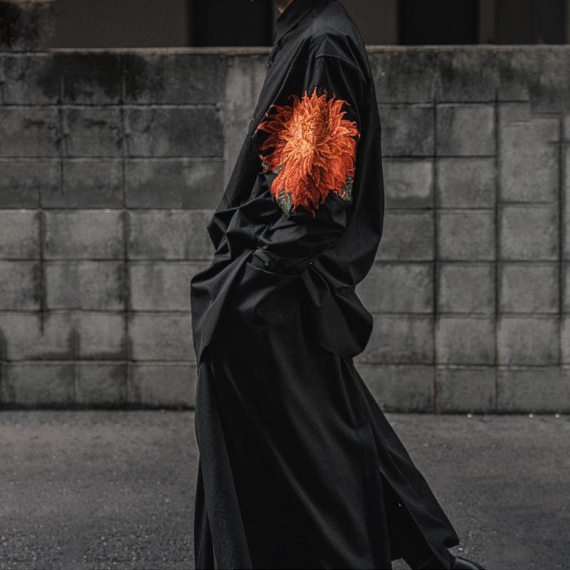 2024 Yamamoto Style Czerwona koszula z kwiatem męska japońska wydłużona ciemna haftowana kwiatowa góra unisex luźne koszule