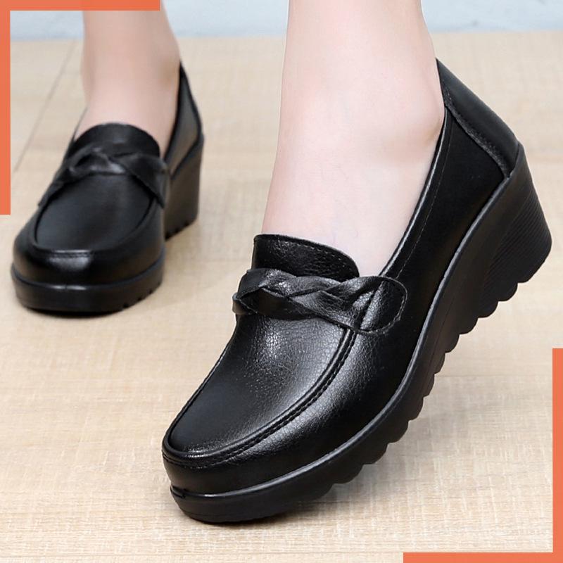 2026 Spring/Autumn Wedge Shoes for Middle-Aged Women - Casual Black Leather Mother's Footwear