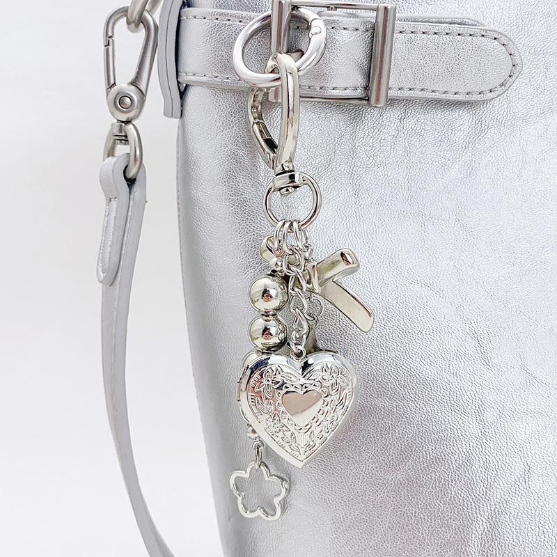 Exquisite Heart Bow Beaded Keychain Fashionable Heart Photo Frame Keychain Creative Backpack Decoration Accessories Gifts