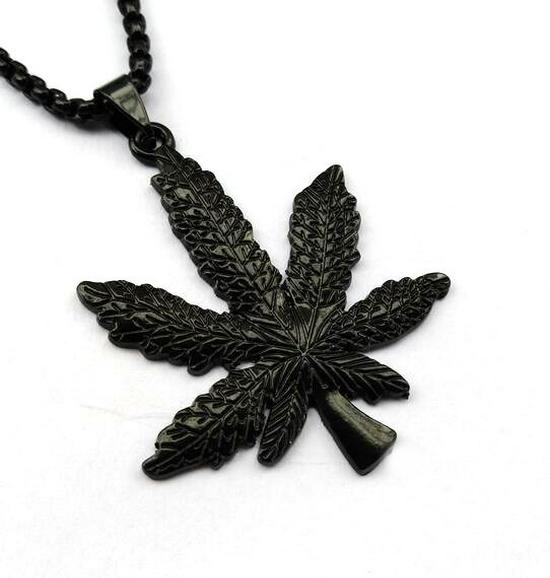 Korean Style Maple Leaf Pendant Necklace: Unisex Fashion Titanium Steel Sweater Chain