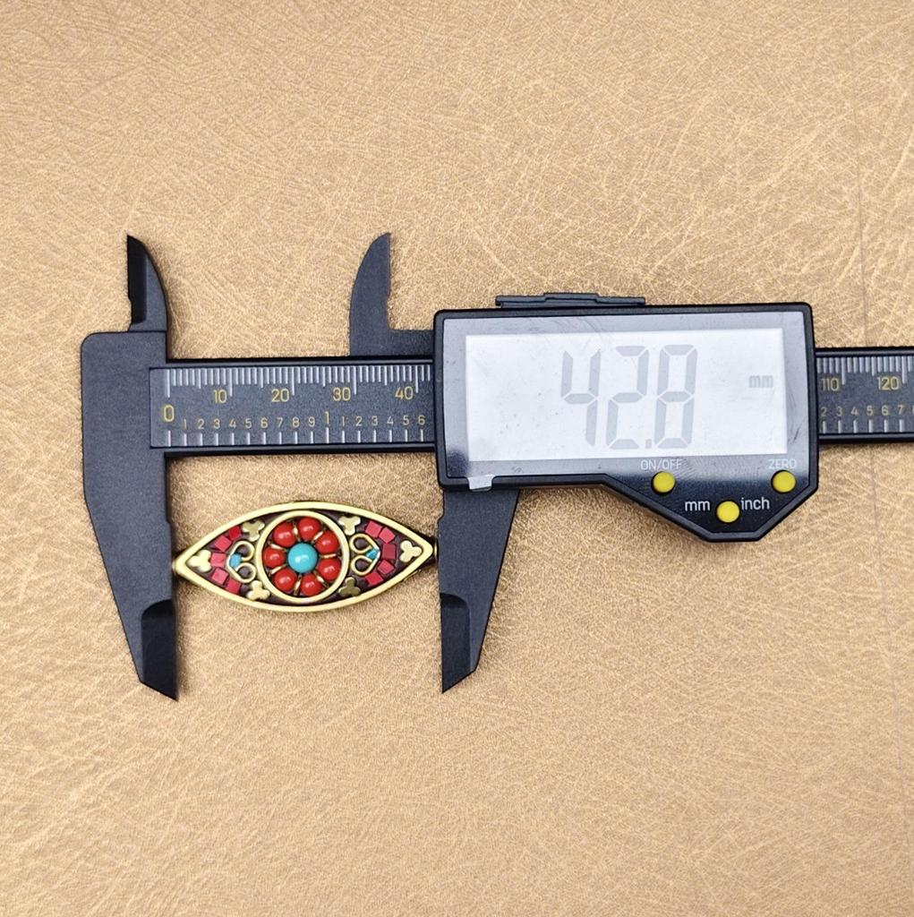 Nepalski Ręcznie Robiony Naszyjnik z Sześciosylabową Mantrą z Mosiężnymi Inkrustowanymi Koralikami