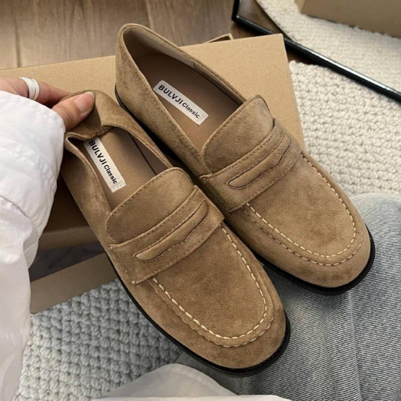 Fashion Spring And Autumn Retro Female Loafers 2025 New Style Roman Flat Heel Comfortable Versatile Slip On Cow Suede Women Flat Shoes