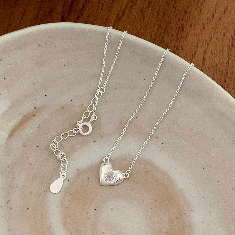 Collier Diamant Sweet Love avec Chaîne Ras du Cou en Forme de Cœur à Surface Lisse, Sensation Petite et Fine, Chaîne de Cou Polyvalente
