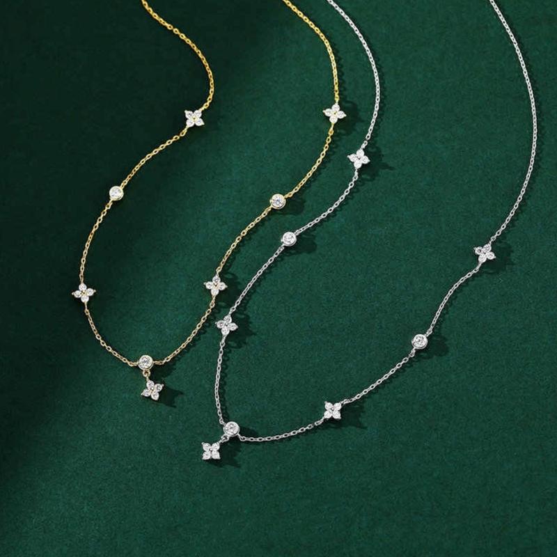 Sparkling Necklace Fashion Four Leaf Plant Pendant Necklace Neck Jewelry Perfect for Youthful Couple or Close Friend