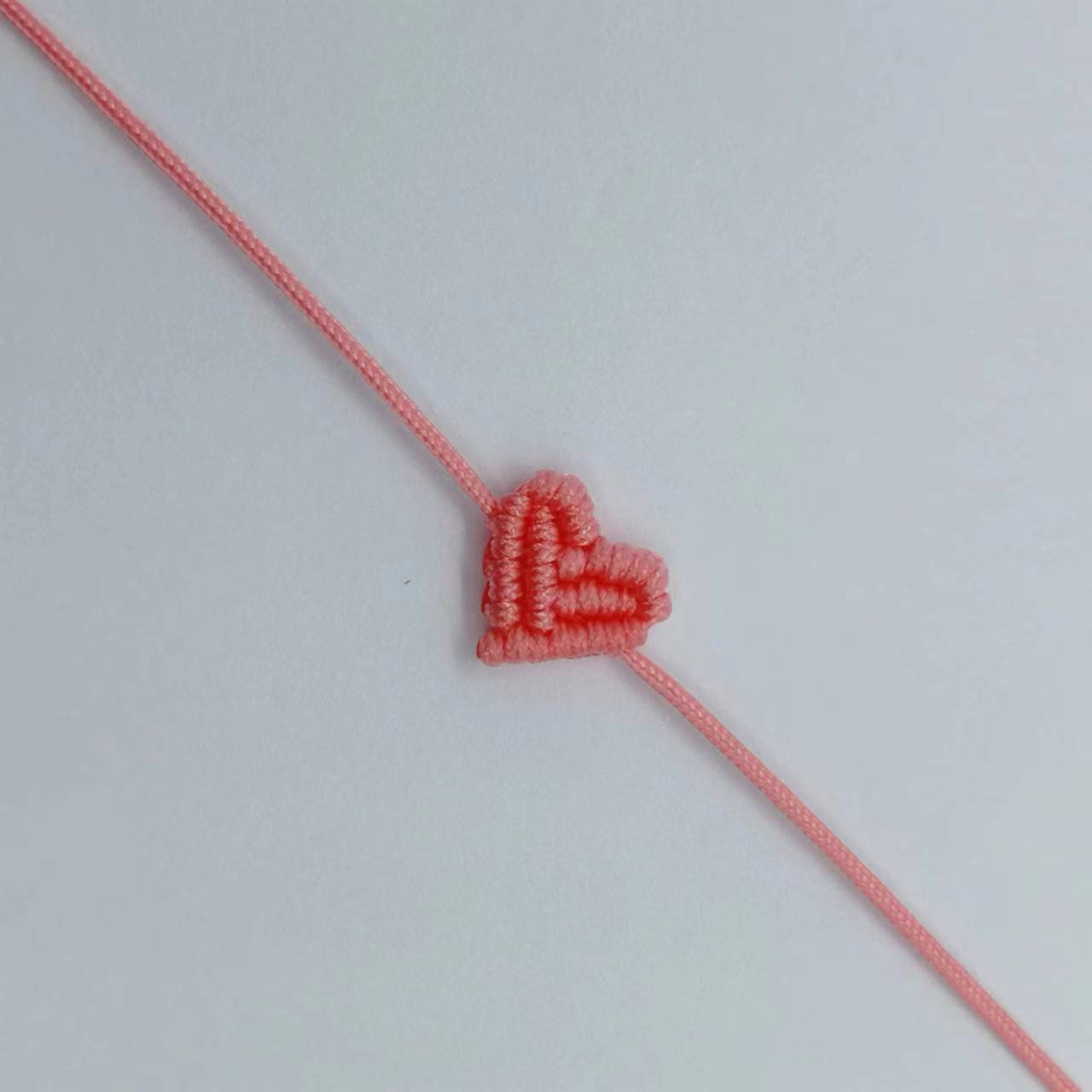 

Handiwork Hand Knitting Peach Heart-Shaped Lucky Red Rope Bracelet Adjustable Women Bestie Charm Simple Men Couple Lovers Gift 16-28cm