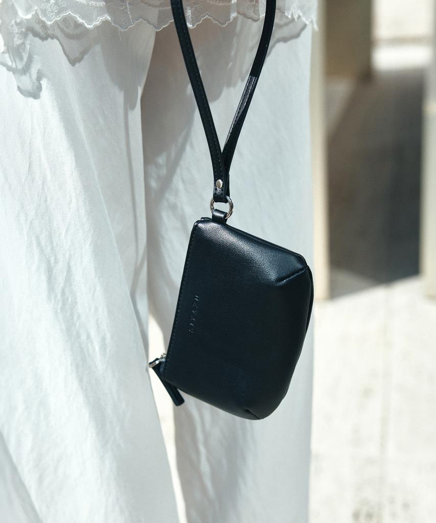 Siyazu Siac3124 Loop Leather Mini Pouch_Black