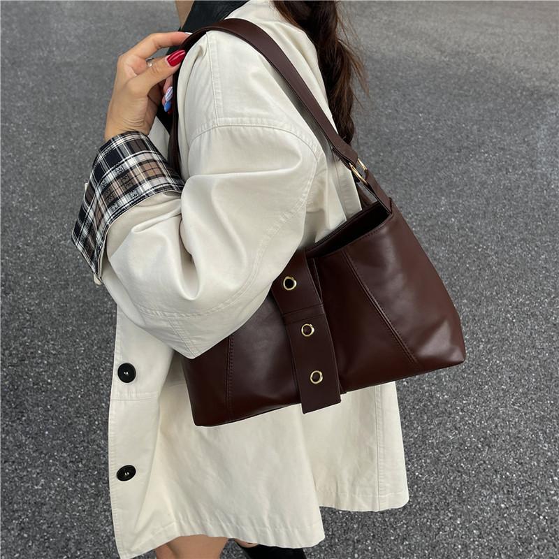European and American style retro fashion simple rivet design casual soft leather personalized shoulder underarm women s bag