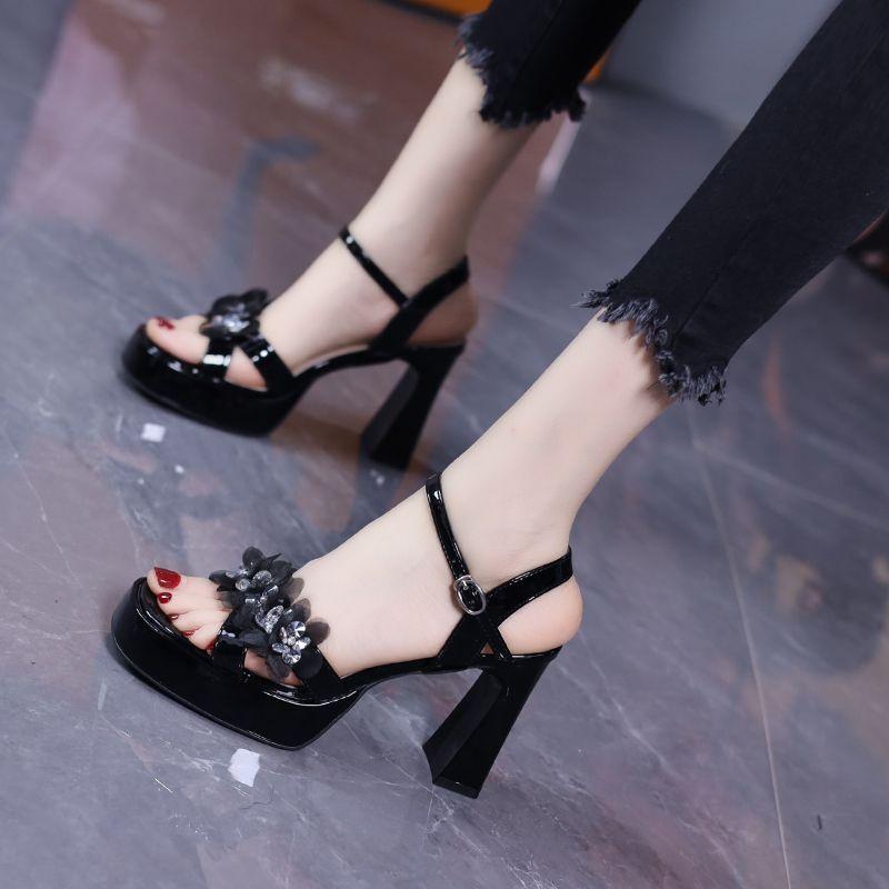 

Fairy wind platform flower high-heeled sandals 2025 summer comfortable and not tired feet naked pink waterproof table thick heel one-word buckle 39 чёрный
