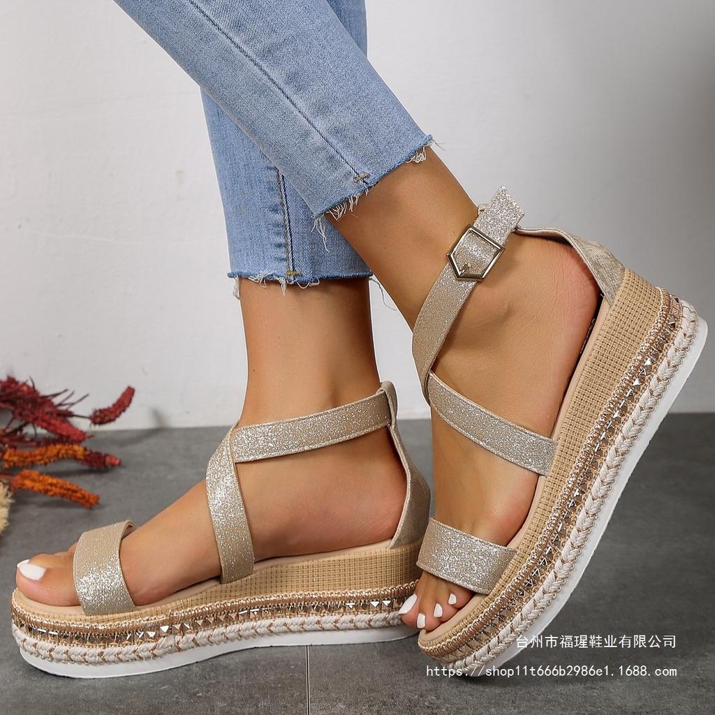 2025 Summer New European and American Large Size Hollow Fish Mouth Wedge Sandals Muffin Gold Glossy Buckle Flat Women's Shoes