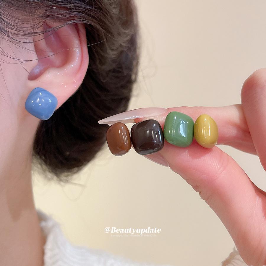 Dopamine Resin Geometric Square Stud Earrings: Chic Vacation Style for Women