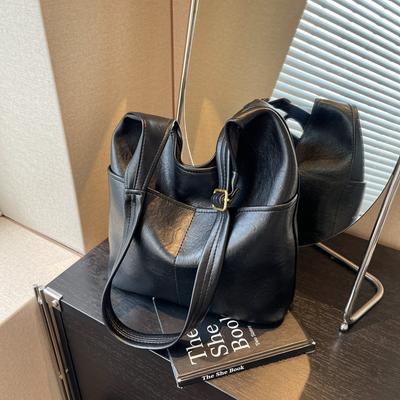 Large-capacity Bag Women's Autumn Versatile 2025 New Shoulder Messenger Bag Retro Popular This Year Child and Mother Bucket Bag