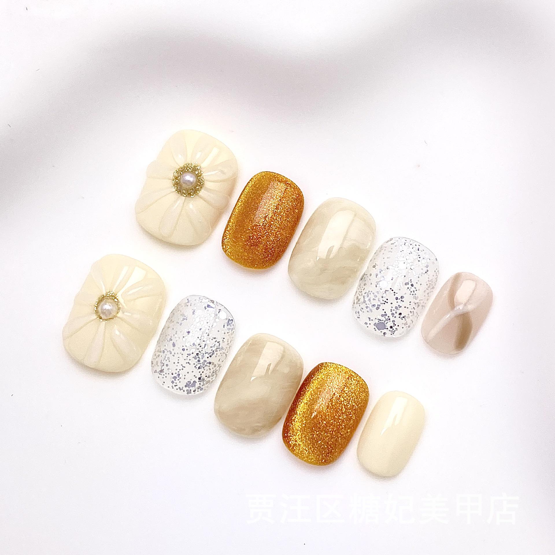 

Handmade Cat Eye Ombre Squoval Nails with 3D Sunflower and White Flower Design Medium