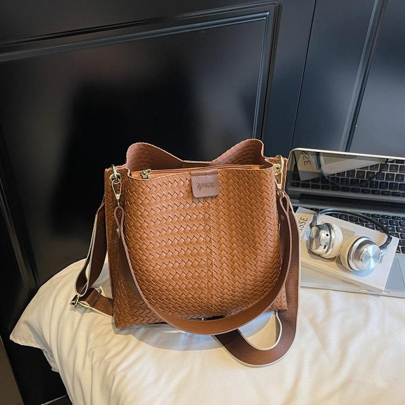 Large Capacity Bag Women's Bag Autumn and Winter New Trendy Fashion Broadband Messenger Bag Shoulder Handbag