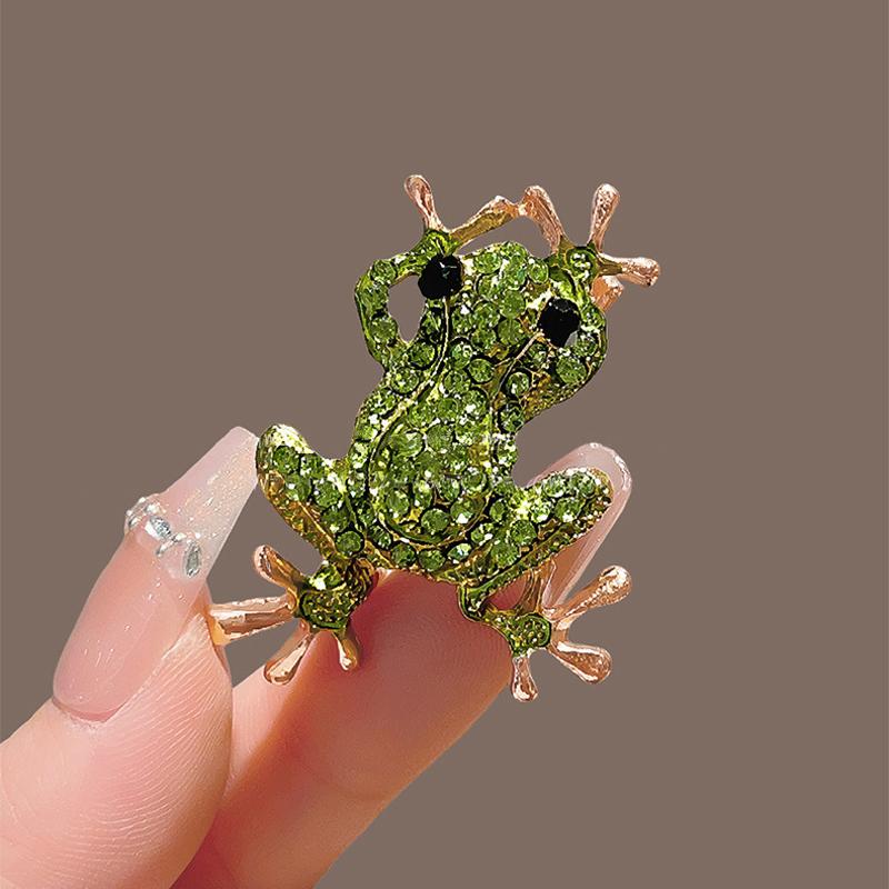 Grüne Strass Frosch Broschen für Damen Exquisite Cartoon Tier Broche Süßer Kleidung Pin Vielseitiges Bekleidungszubehör Geschenk