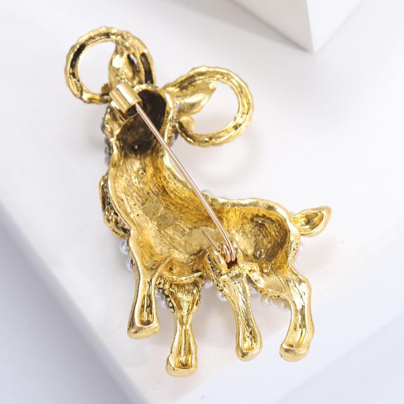 Cute Pearl Goat Animal Brooch 1Pcs Retro Style Lapel Pin for Women Sweater Accessory Perfect Party Gift for Friends