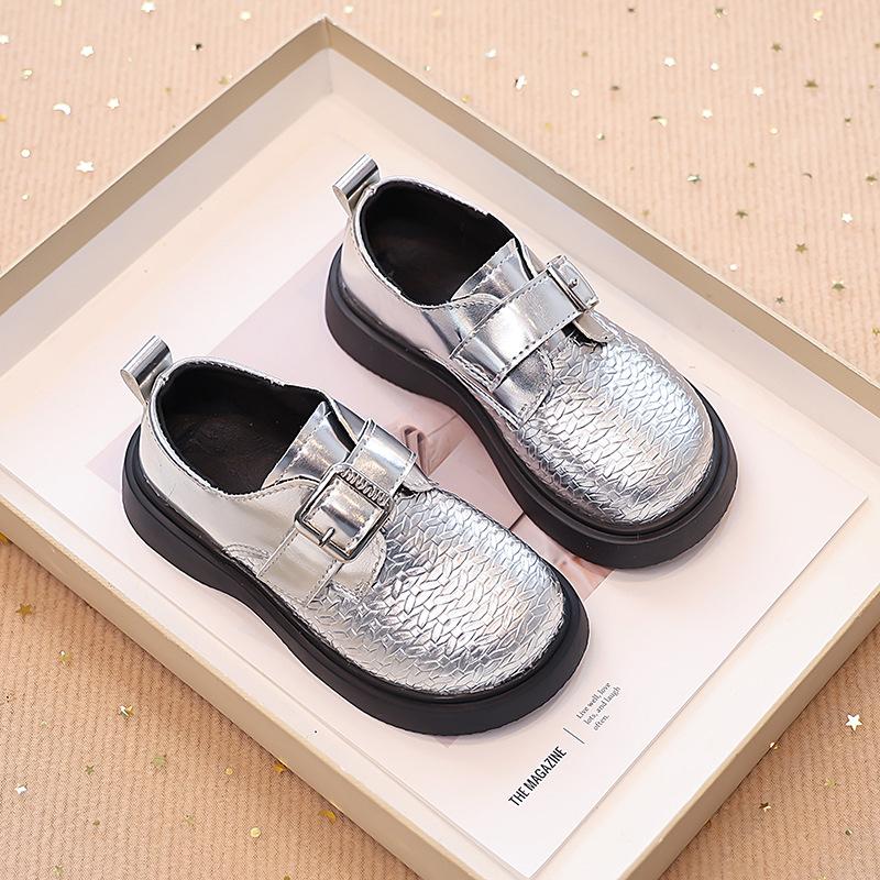 

Girls leather shoes 2025 spring and autumn new children s single shoes fashion princess shoes soft sole black British style performance shoes tide 32-37 yards, 6 pairs in one hand серебряный