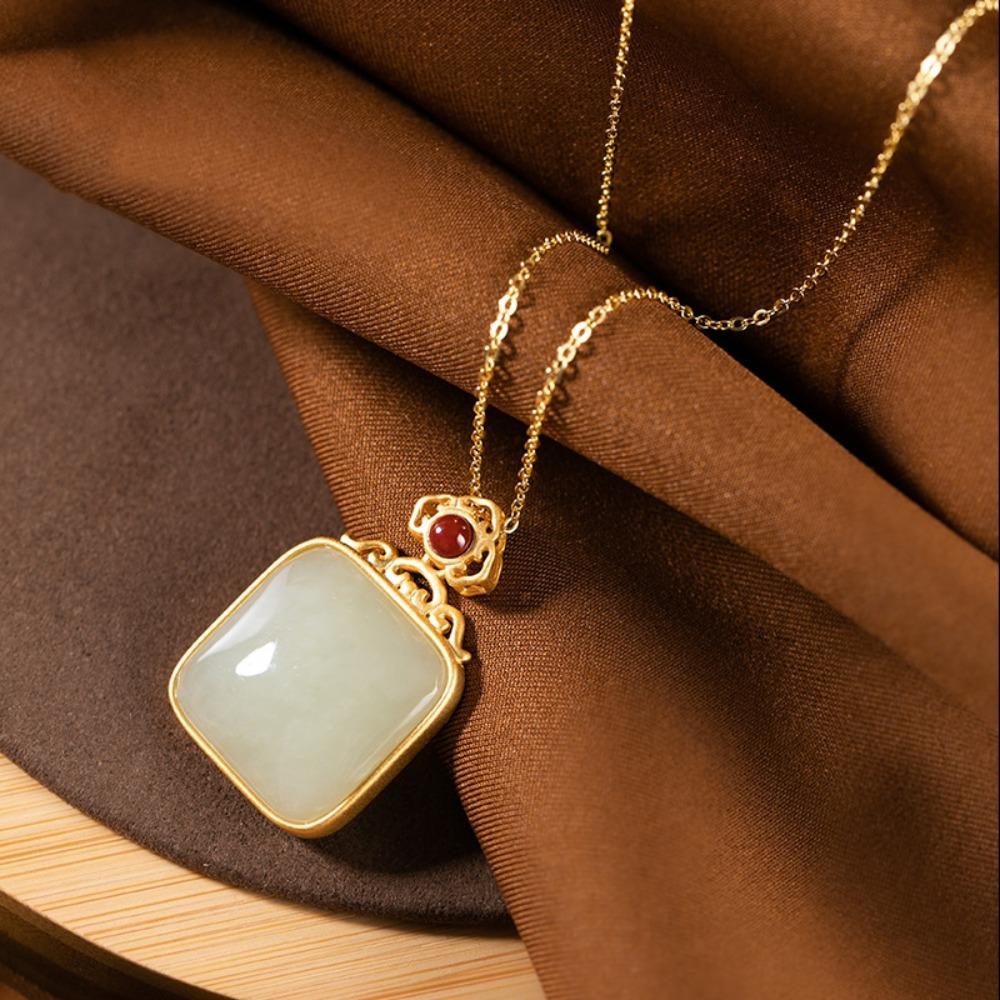 

Vintage Style Necklace Women Gold Plated Imitation Hetian Jade Pendant Elegant Collarbone Chain Set