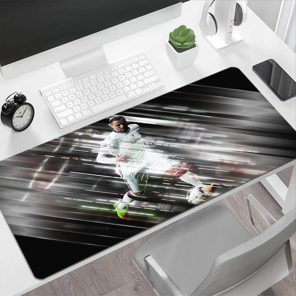 Soccer Player Action Gaming Mouse Pad Desk Mouse Pad Ultra-Long Desk Mat Non-Slip Rubber Bottom Office Desk Accessory