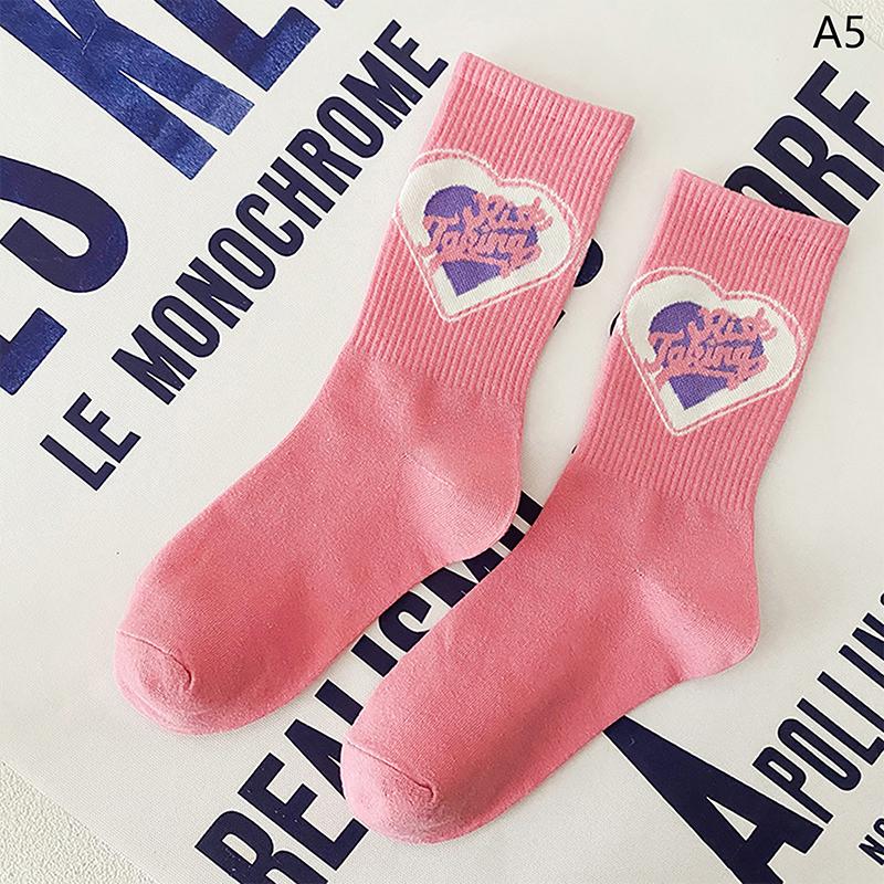 Cute Female Spring and Autumn American retro personality mid-tube socks art college wind sports socks cotton socks
