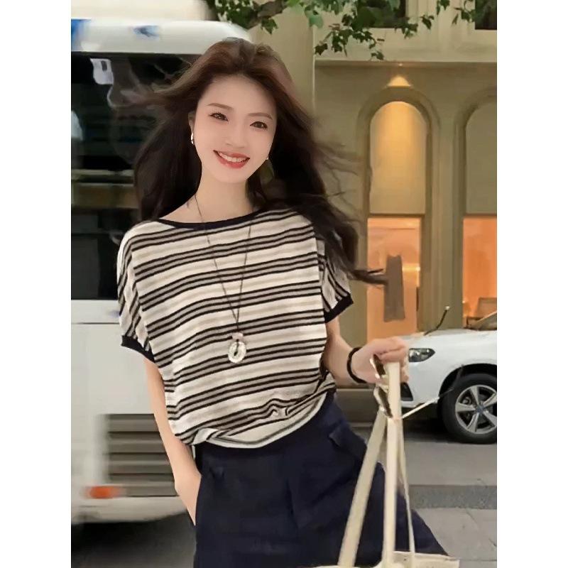 Chic contrasting striped short-sleeved T-shirt women's summer design sense niche loose and thin shoulder top
