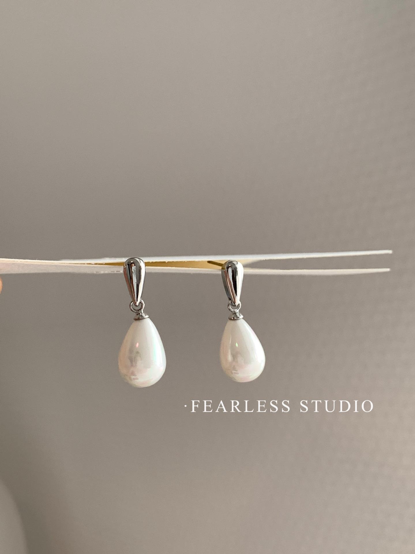Simple French Haute Sense Versatile Water Drop Pearl Earrings Palace Style Temperament Simple Ear Jewelry Stud Earrings Women s Earrings