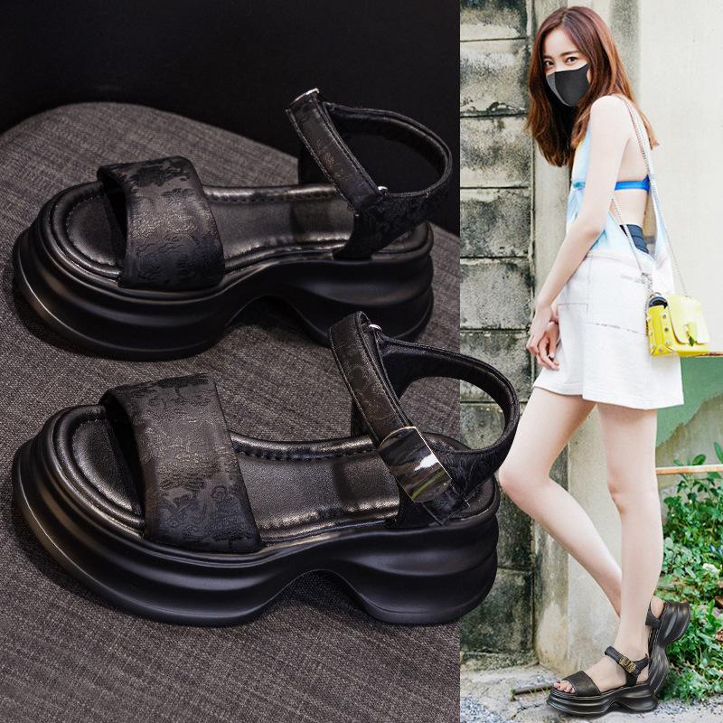 2025 summer new versatile small height increase Roman shoes beach shoes, national style new Chinese platform sandals