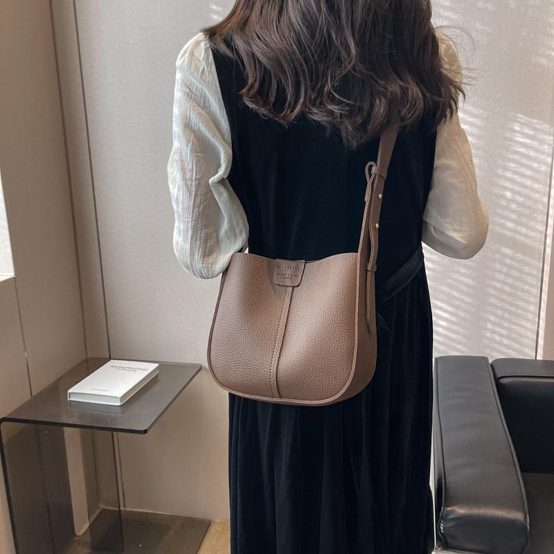 2024 New Fashion Women's Shoulder Bag Urban Simple Style Pu Bucket Bag Black
