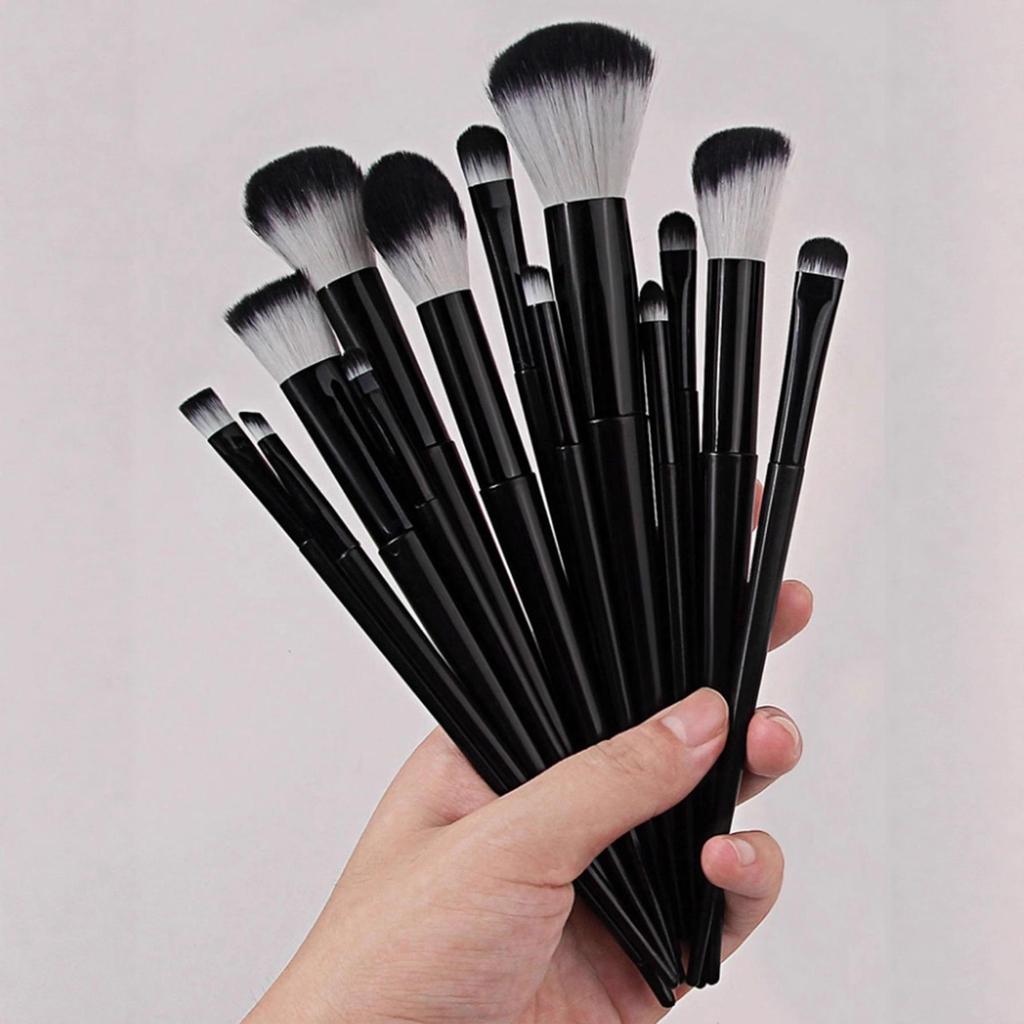 Kompaktowy zestaw 13 pędzli do makijażu: Czarno-Białe, Miękkie Włosie do Podkładu, Cieni do Powiek, Brwi i Korektora.