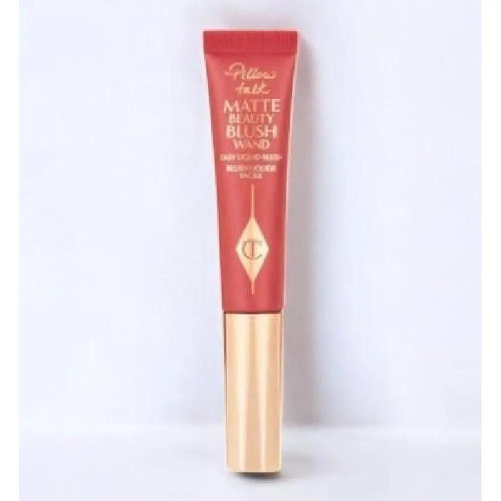 Charlotte Tilbury Матовый тинт-румяна Beauty Blush Wand Dream Pop 12 мл
