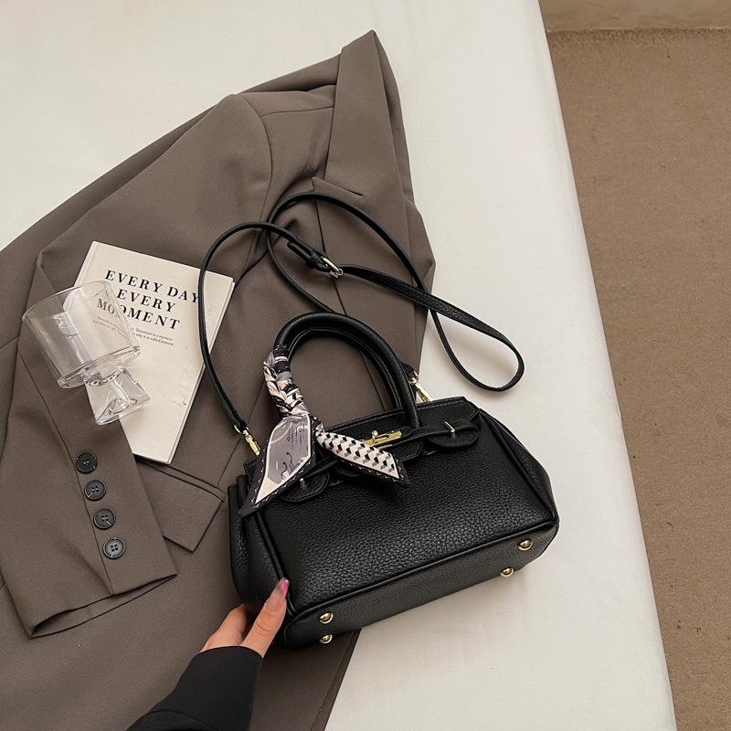 Korean Version of Simple and Fashionable Lychee Pattern Texture Portable Platinum Bag Niche Leisure Commuting Style Versatile Women's Messenger Bag