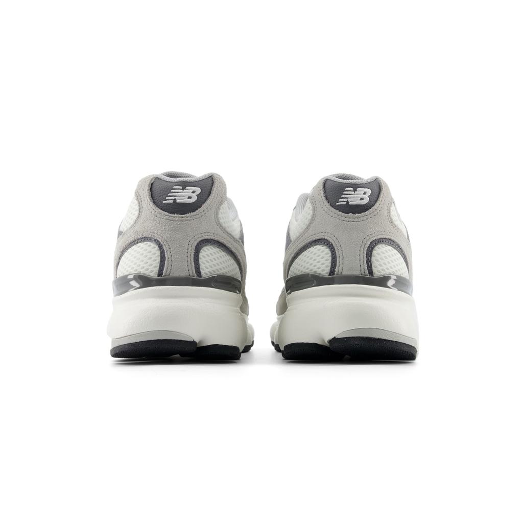 New Balance Chunky Sneakers Unisex Light Gray M6032OD