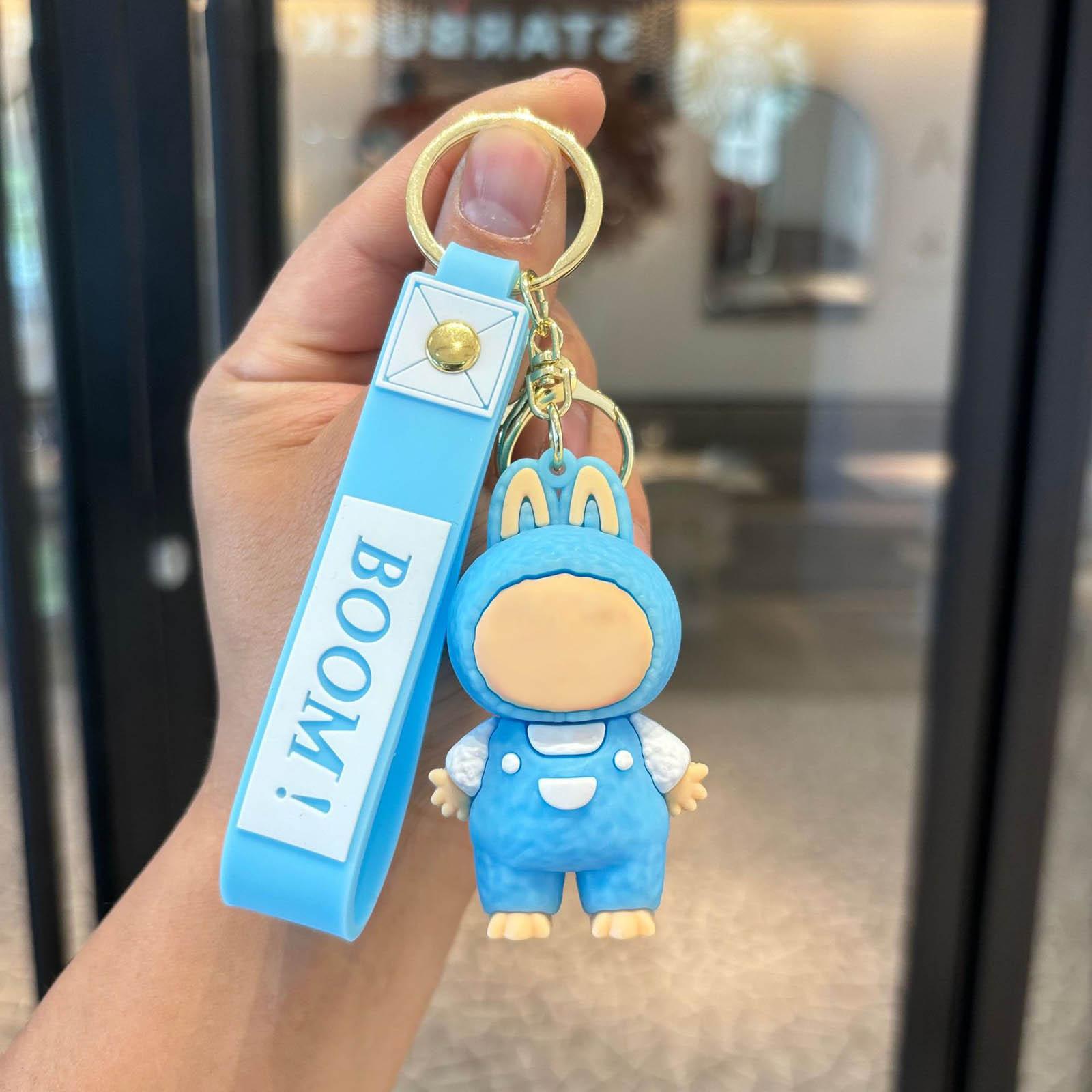 

Брелок для ключей в виде машинки с объемным узором в виде куклы One Size