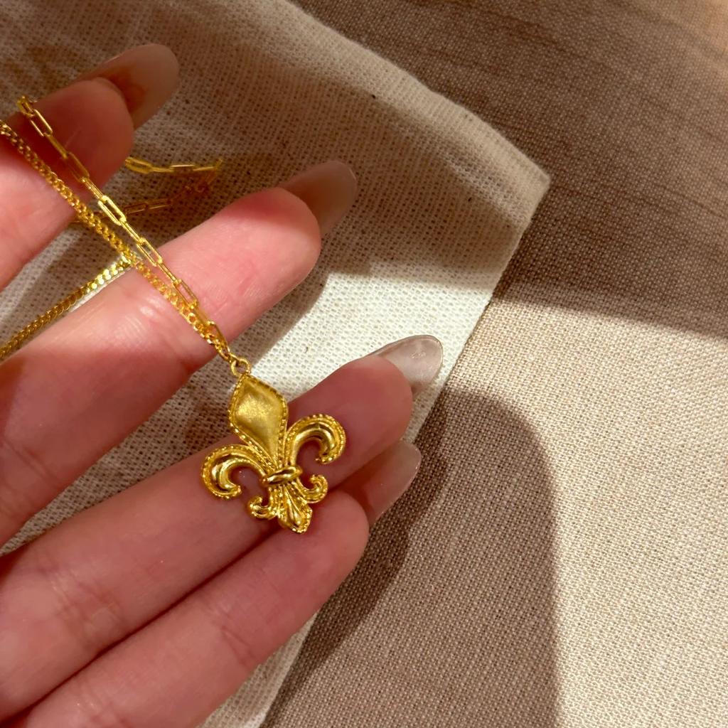 Francouzský Retro Vysoce Kvalitní Kartáčovaný Duhový Náhrdelník Lehký Luxus Květinový Ab Řetízek na Klíční Kost Temperament Všestranný Přívěsek