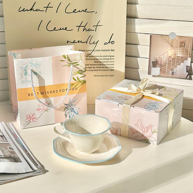 Francuska wysokiej klasy ceramiczna filiżanka do kawy i spodek w pudełku prezentowym, wysokiej wartości filiżanka z koronkowym wzorem kwiatowym, filiżanka do popołudniowej herbaty, prezent urodzinowy.