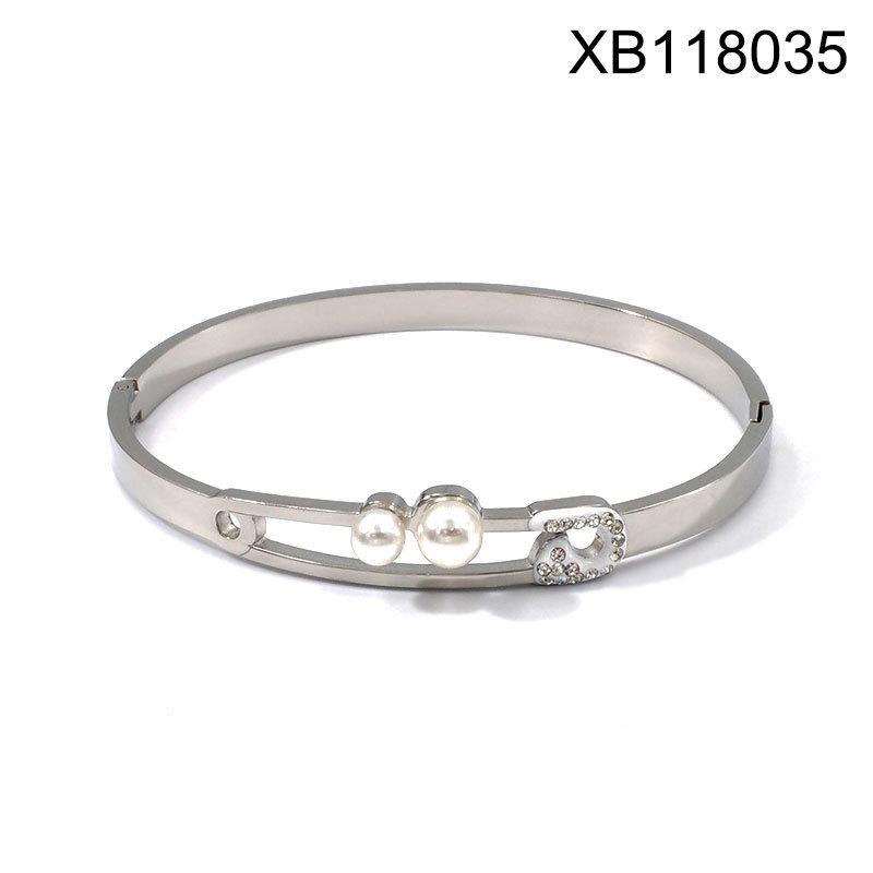 European Gold-Plated Titanium Steel Bracelet for Women: Light Luxury, Diamond Inlaid, Fashionable, Simple, Versatile Bangle.