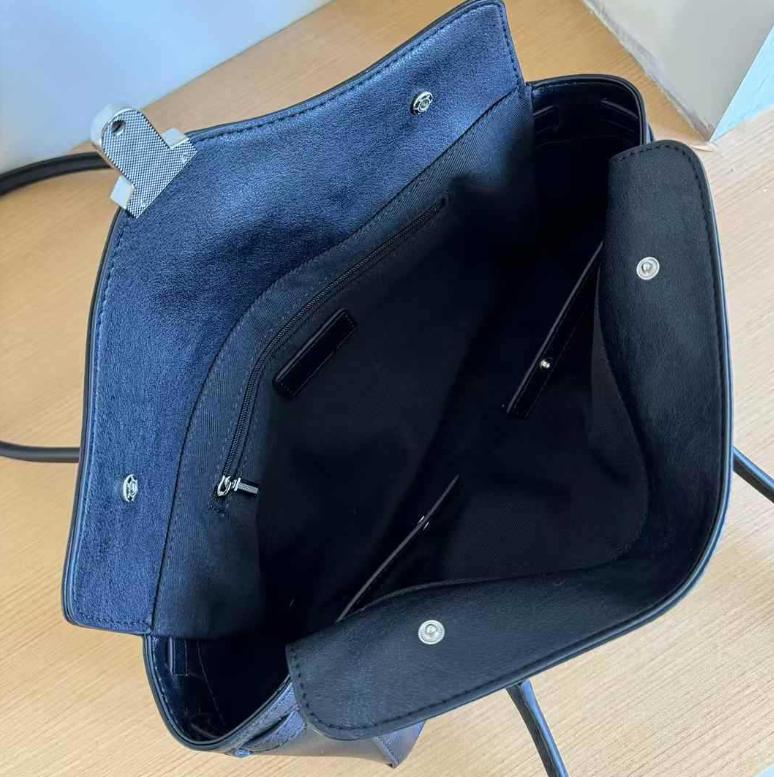 French Leather Women's Bag Cowhide Armpit Shoulder Bag Large Capacity French Stick Bag Commuting Tote Bag Women's Versatile Handbag