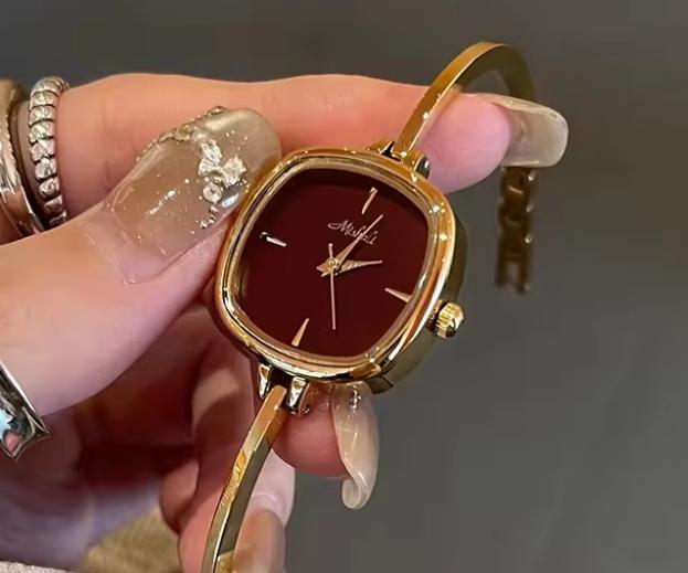 Mishali Retro Light Luxury Women`s Quartz