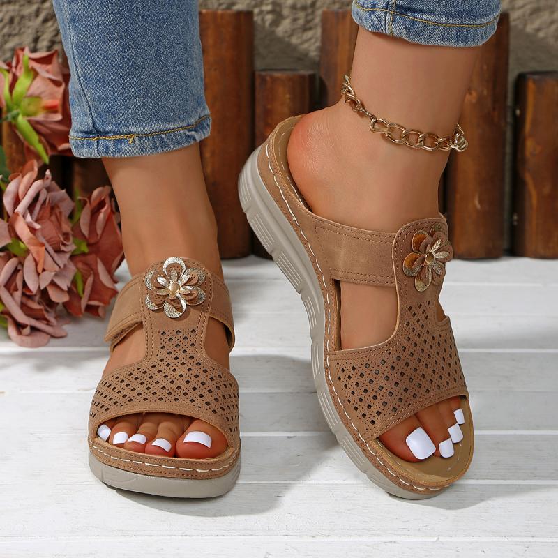 Fashion Vintage Slip On Soft Sole Wedge Heels Sandals Women Hollow Out Breathable Straps Slippers Women 2025 Casual Driving Beach Shoes
