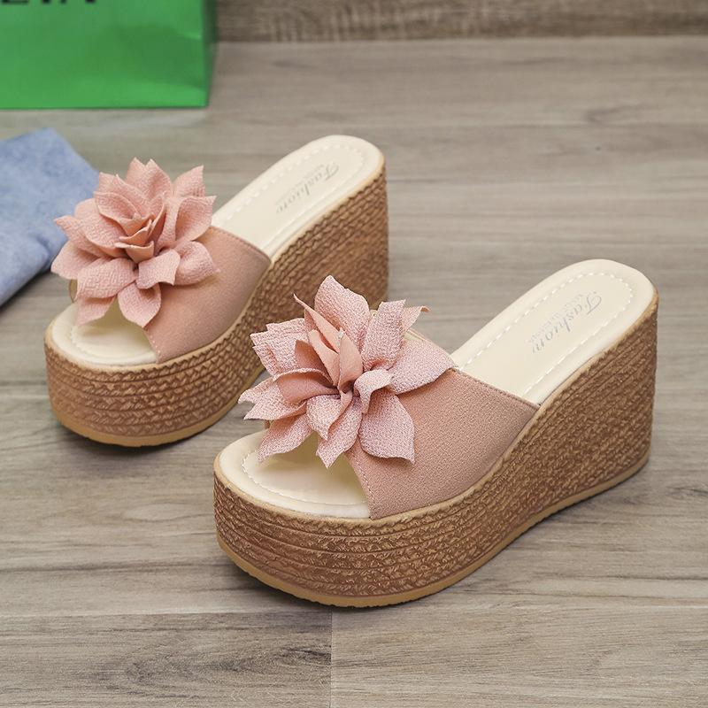 

Foreign trade muffin bottom summer slippers women s new flower thick bottom wedge heel large size women s slippers 2025 43 розовый