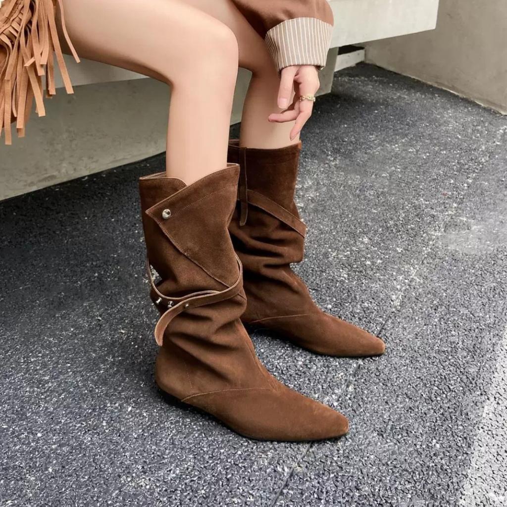 Niche Design Retro Pile Boots Women'S Western Boots Autumn And Winter Pointed Low Heel Medium Tube Knight Boots