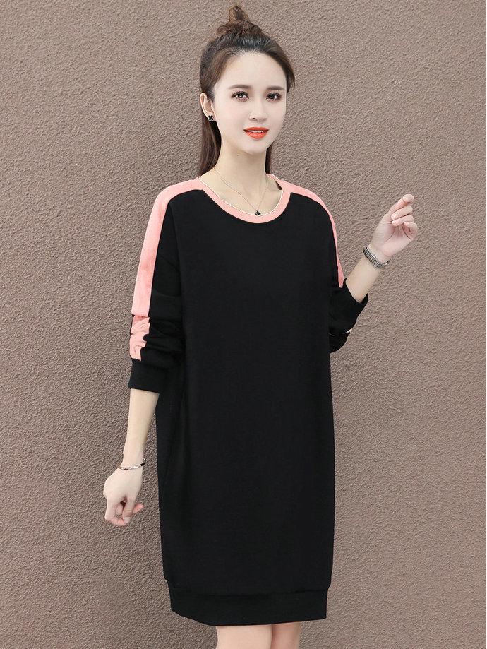 

Женский комплект из свитера средней длины контрастного цвета и юбки до бедер L чёрный