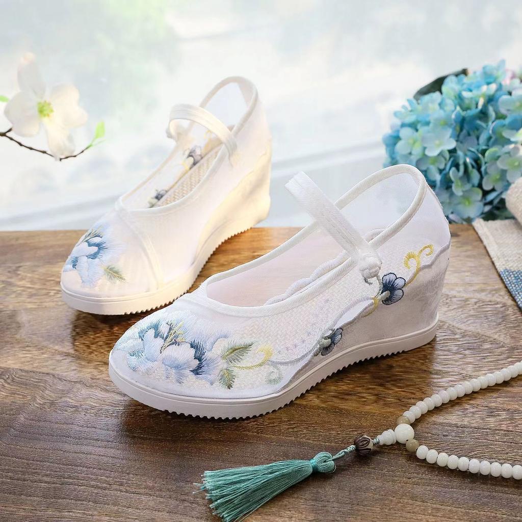 New Woman's Thick Sole Shallow Cloth Shoes Breathable Mesh Hollowed Retro Sloping Heel With Raised Embroidered Shoe Nude Shoes