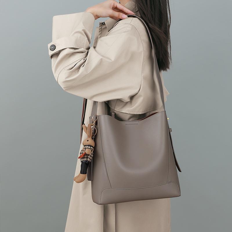 Bag Versatile New Women's Bucket Bag Fashion Versatile Large Capacity Commuter Underarm Bag Shoulder Bag Luggage