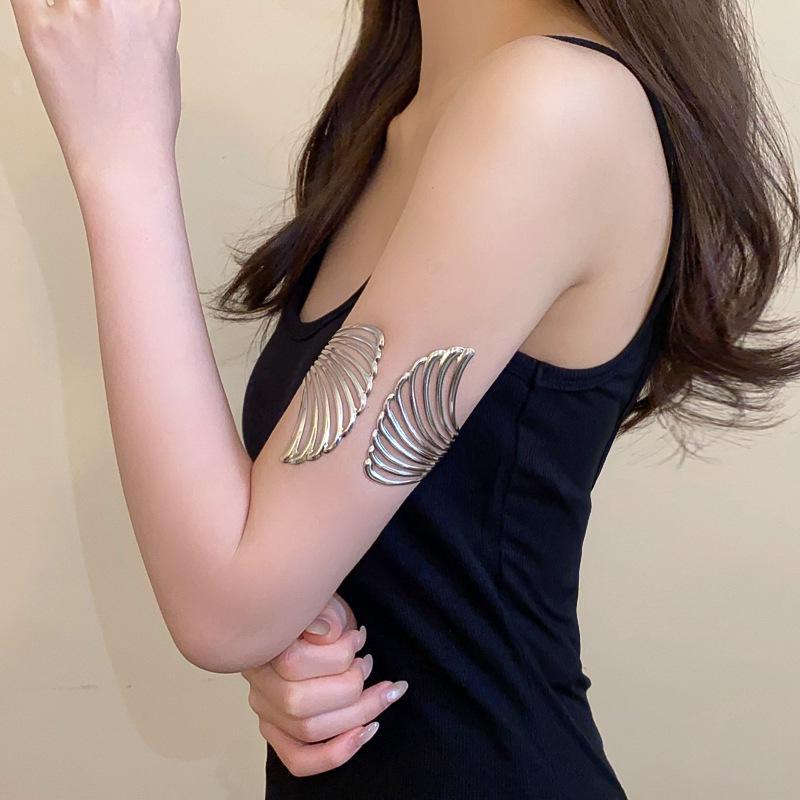 Euro-American Metal Open Armlet Bangle: Trendy Dual-Use Bracelet with Influencer Style